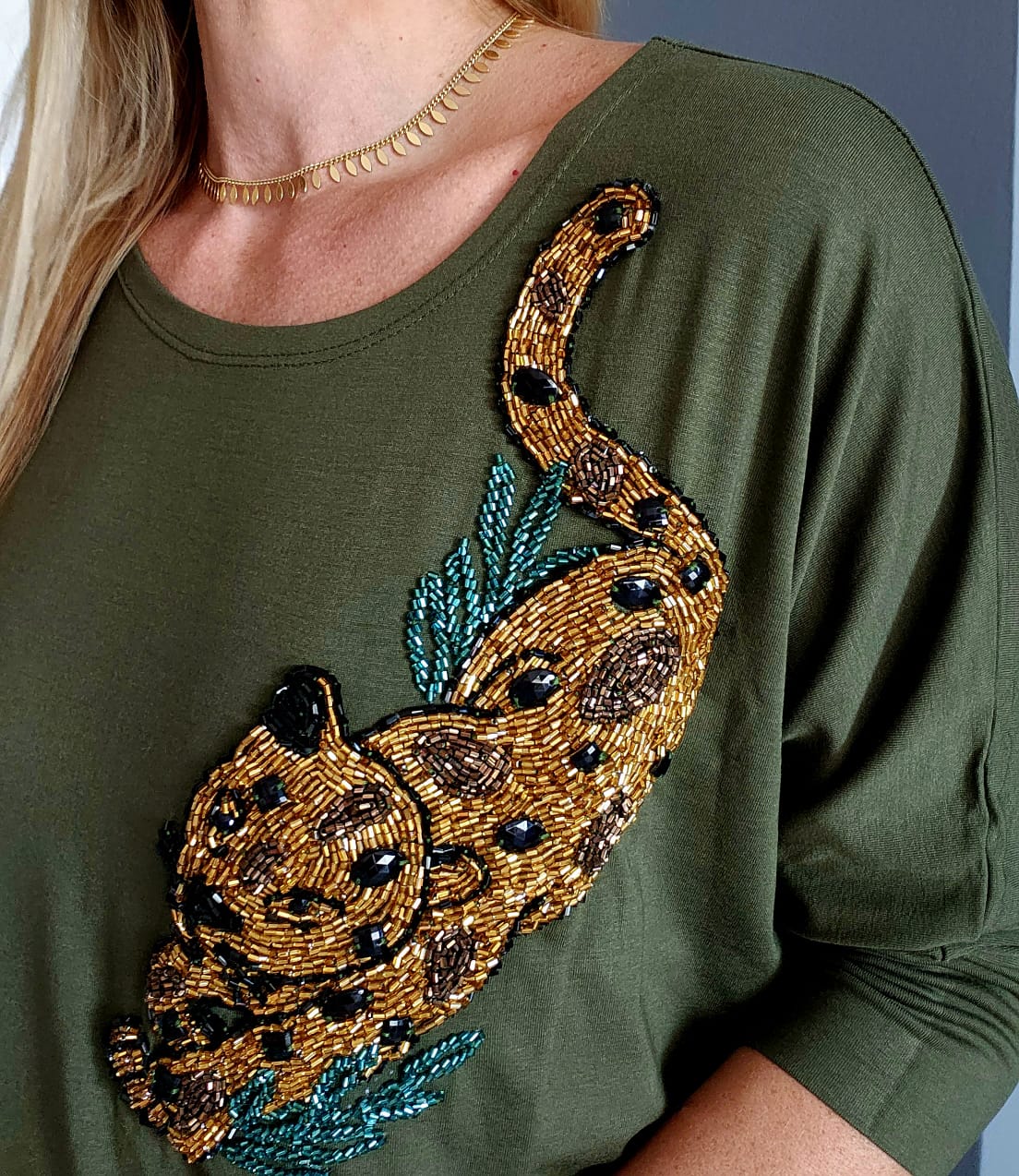 T-shirt Verde Bordado Onça