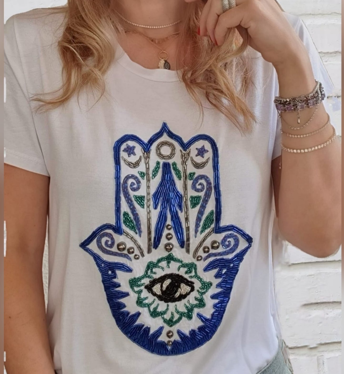 T-shirt Branca Mão e Olho Grego