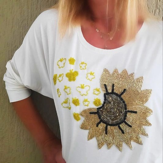 T-shirt Off-white Girassol e Borboletas