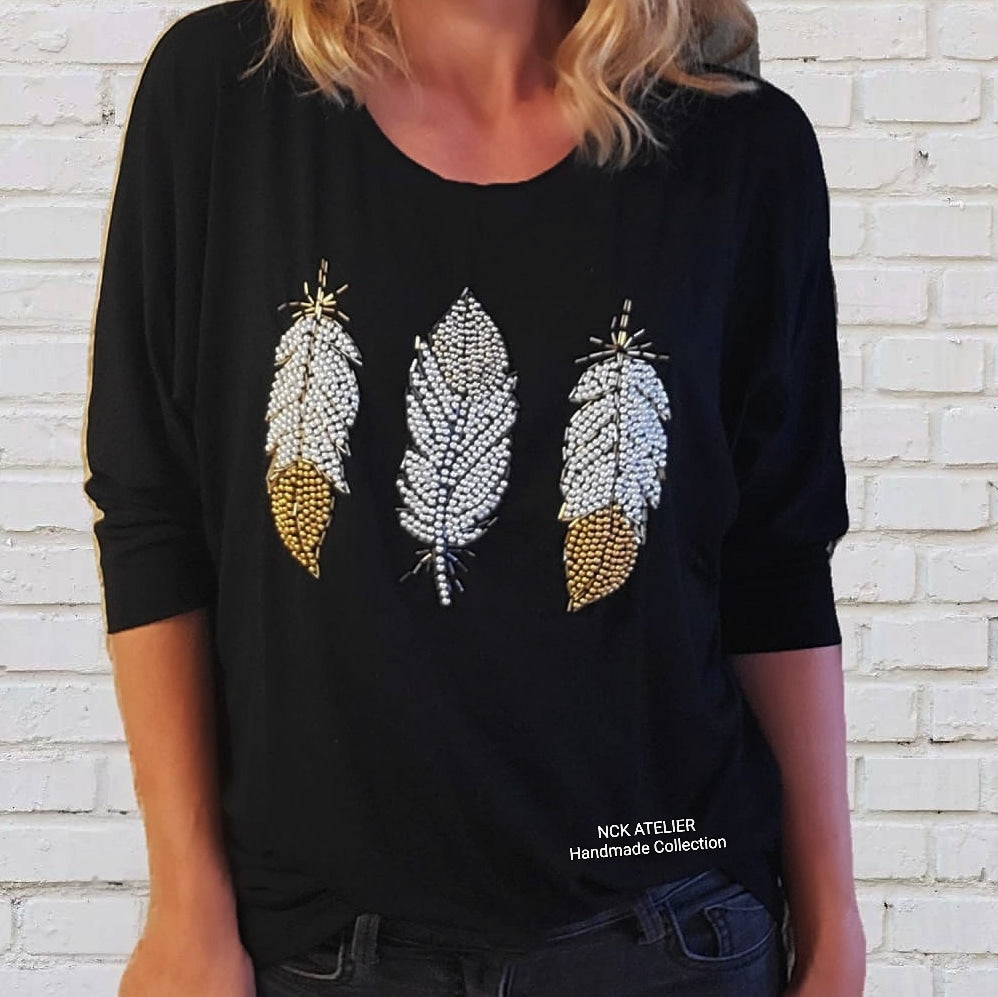 T-shirt Preta Bordada Penas