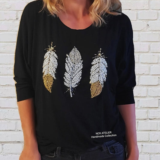 T-shirt Preta Bordada Penas