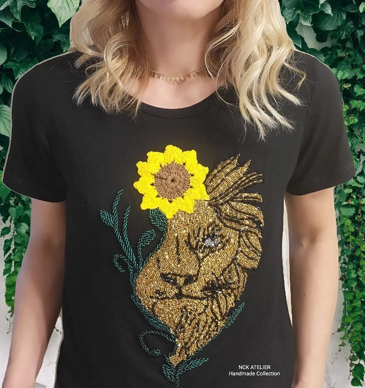 T-shirt Preta Leão e Girassol