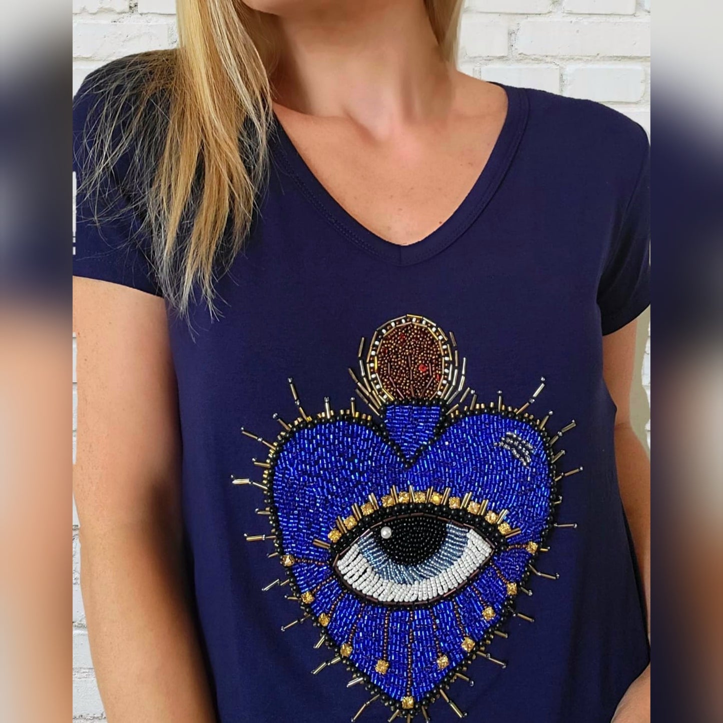 T-shirt Azul Coracão e Olho Grego