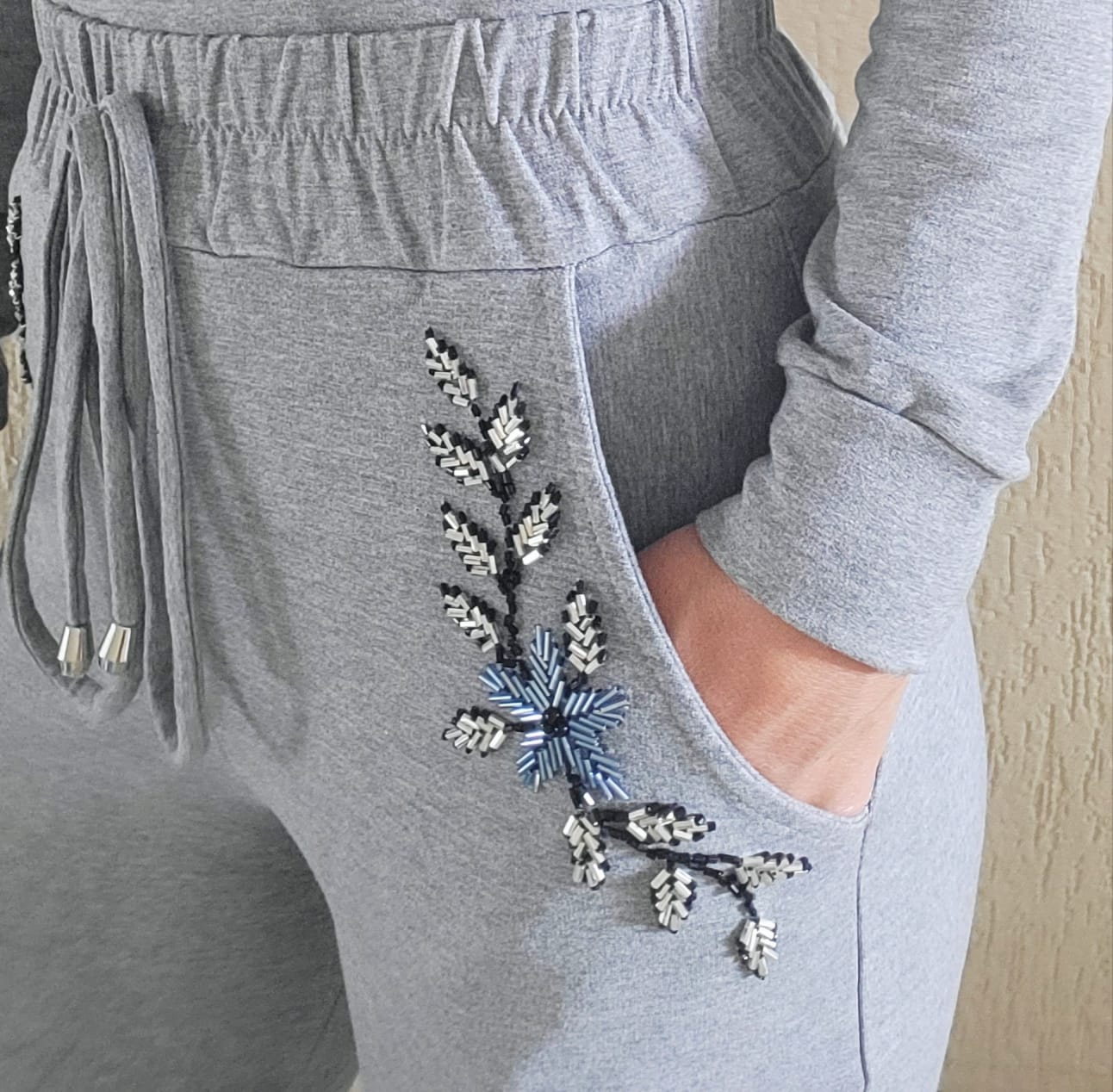Conjunto moletinho cinza bordado