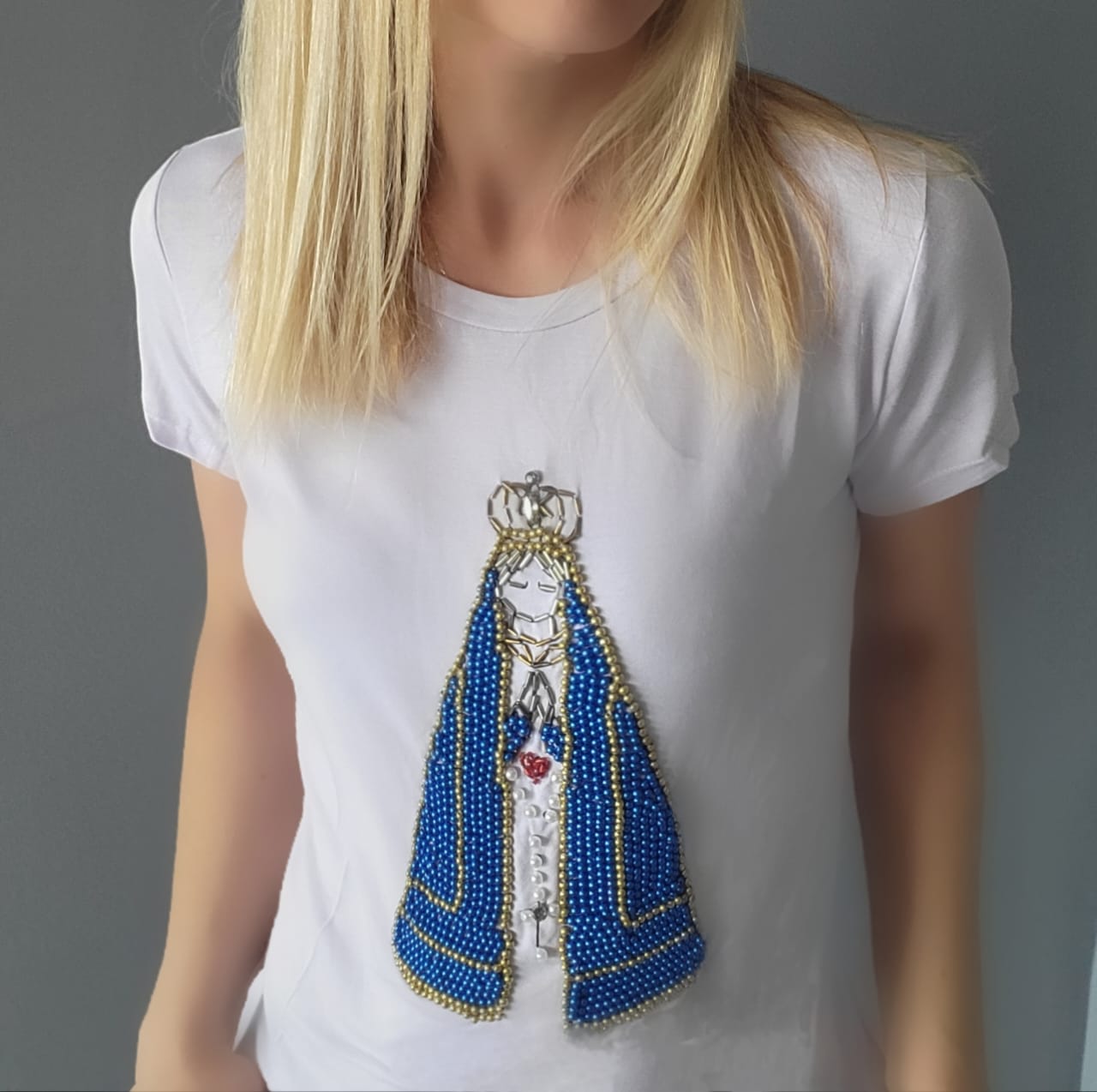 T-Shirt Branca Bordado Nossa Senhora Aparecida