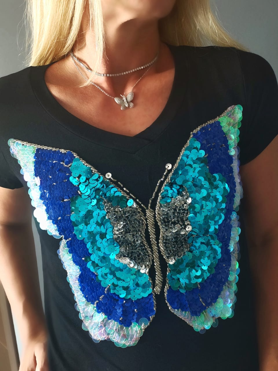 T-shirt Preta Bordada Borboleta